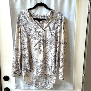 Premise Studio black and white floral print long sleeve blouse medium